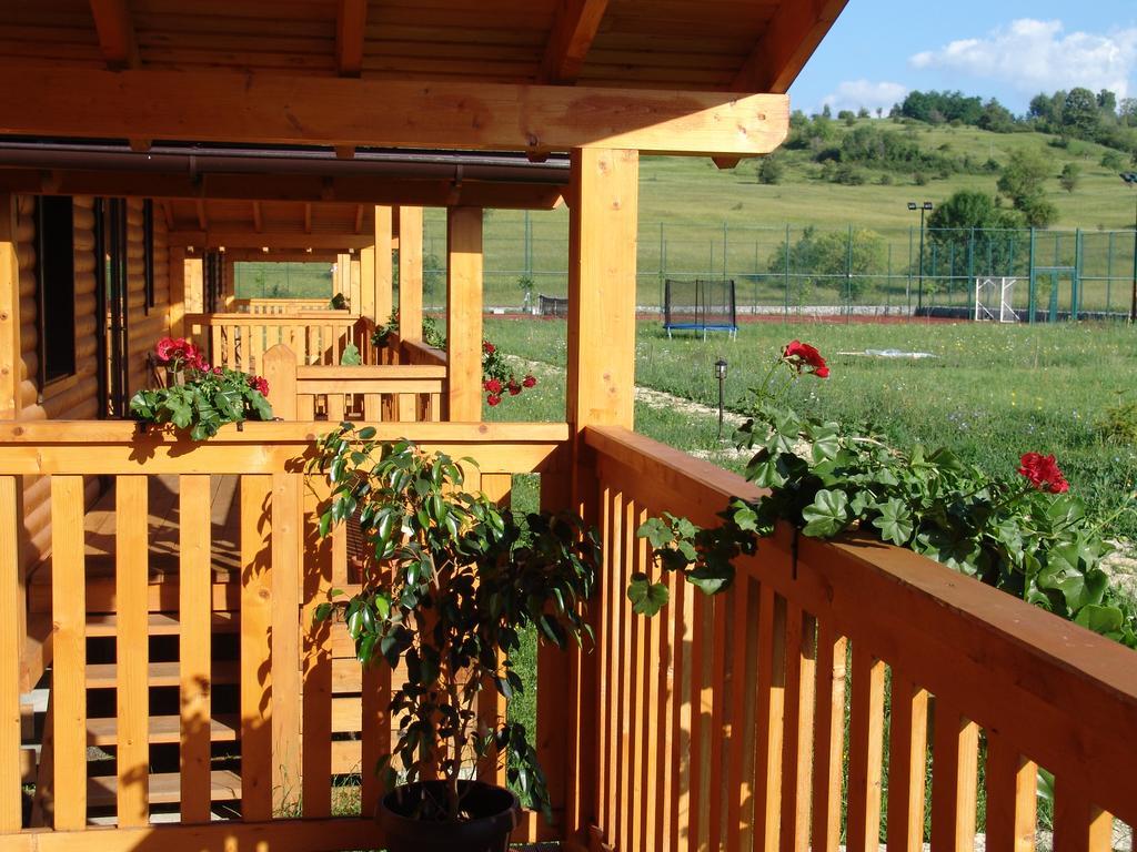 バイア・デ・フィエル Complex Agroturistic Livada De Nuciヴィラ エクステリア 写真